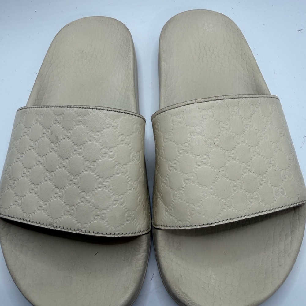 Gucci Textured Gray Pattern - Picture 1 of 14